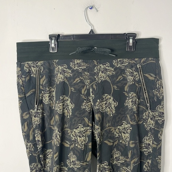 Athleta Trekkie North Printed Terra Firma Olive Jogger - Picture 3 of 8